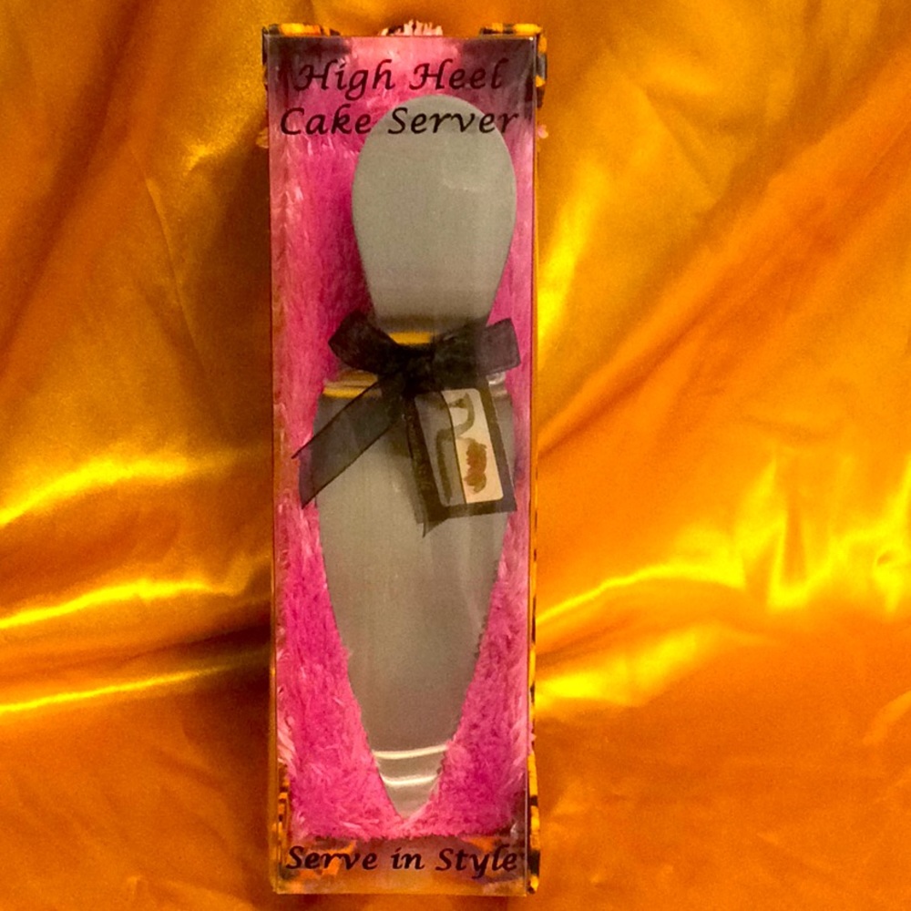 Wild Eye Designs Leopard High Heel Cake Server NWT